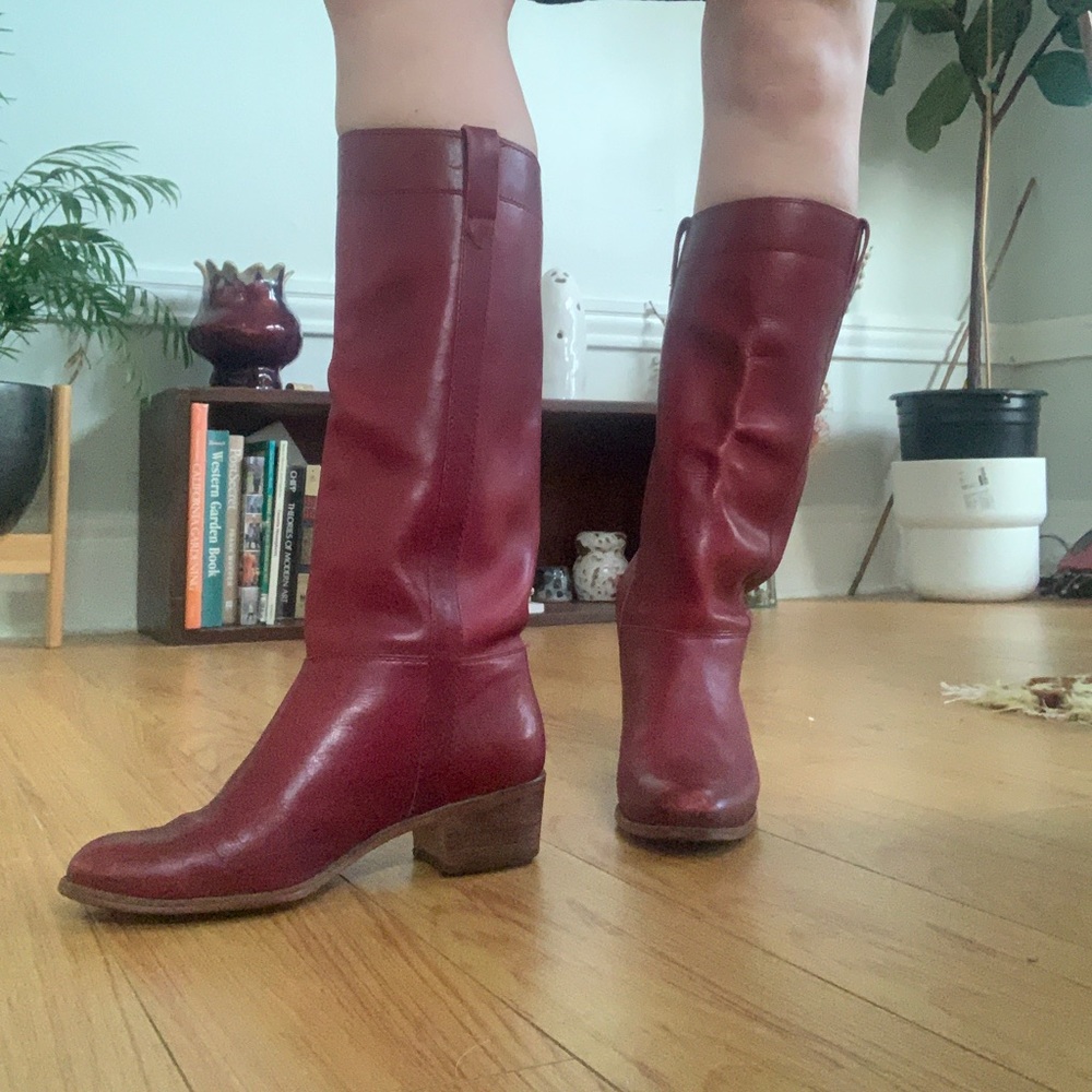 Vintage Nine West Burgundy Tall Leather Riding Boots size 8